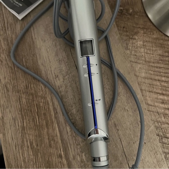 John Frieda Flat Iron - Like New/Used Once - Picture 4 of 4